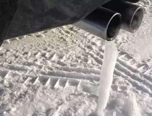 當汽車在冬天啟動時,一半的人正在毀壞汽車。老司機:不要等到發動機剎車后才后悔。