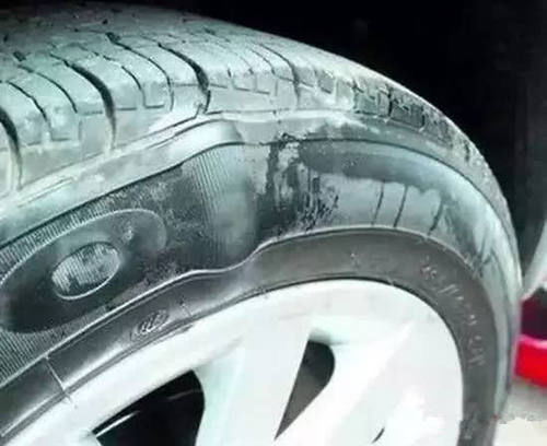 爆胎前有三個標志。如果你不更換兩個輪胎,你會后悔的!