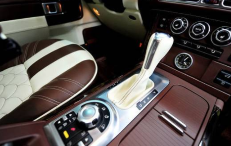 汽車內(nèi)部裝修多少錢？
