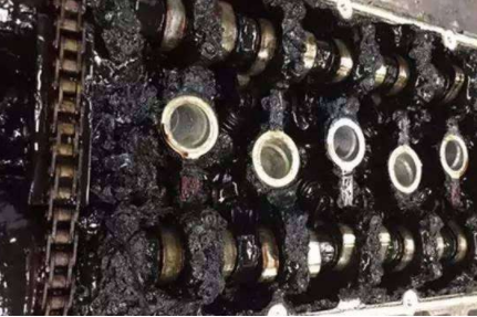 如何清理發(fā)動(dòng)機(jī)中的積碳
