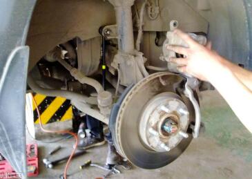 制動(dòng)盤多久更換一次?