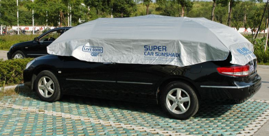 如何保護夏季汽車免受防曬霜的侵害