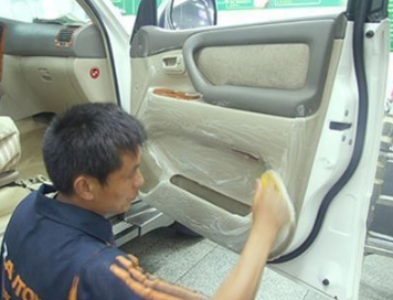 如何清潔汽車內部