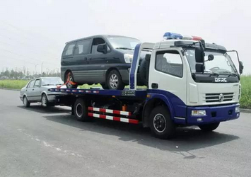 當汽車拋錨時，拖車需要注意