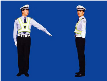 左轉和靠邊停車的手勢之間的