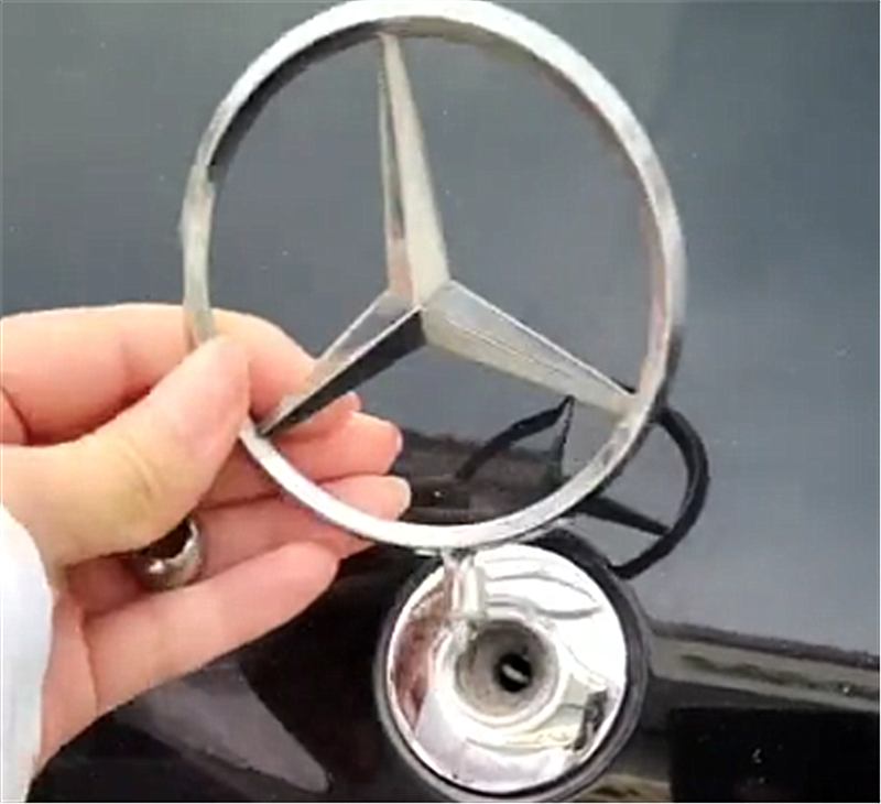 [車標(biāo)那些事]奔馳S級(jí)車標(biāo)遭人