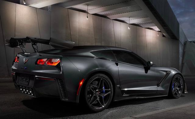 這款車車標(biāo)很低調(diào)，看起來像五菱，但一般人惹不起，價(jià)格上百萬