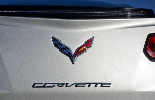 這款車車標(biāo)很低調(diào)，看起來像五菱，但一般人惹不起，價(jià)格上百萬