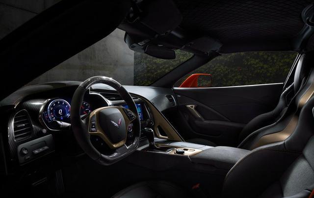 這款車車標(biāo)很低調(diào)，看起來像五菱，但一般人惹不起，價(jià)格上百萬