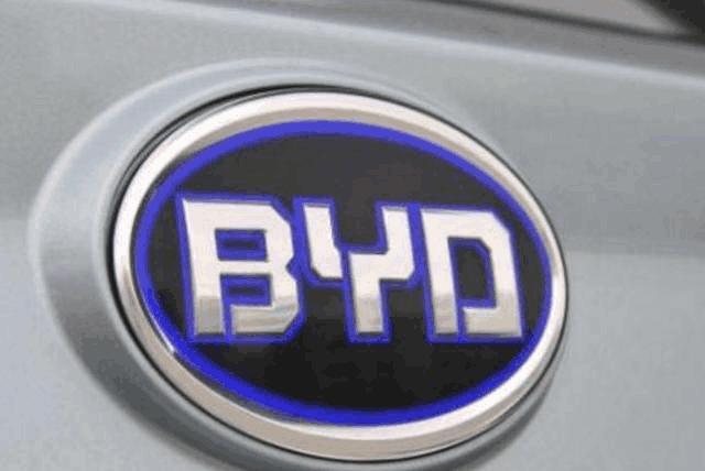 被車標(biāo)毀掉的四款汽車品牌，第二個(gè)讓人臉紅，第四個(gè)讓人笑出豬叫