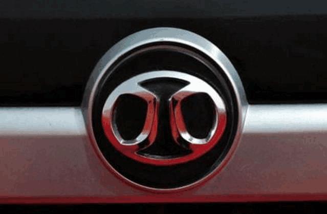 被車標(biāo)毀掉的四款汽車品牌，第二個(gè)讓人臉紅，第四個(gè)讓人笑出豬叫