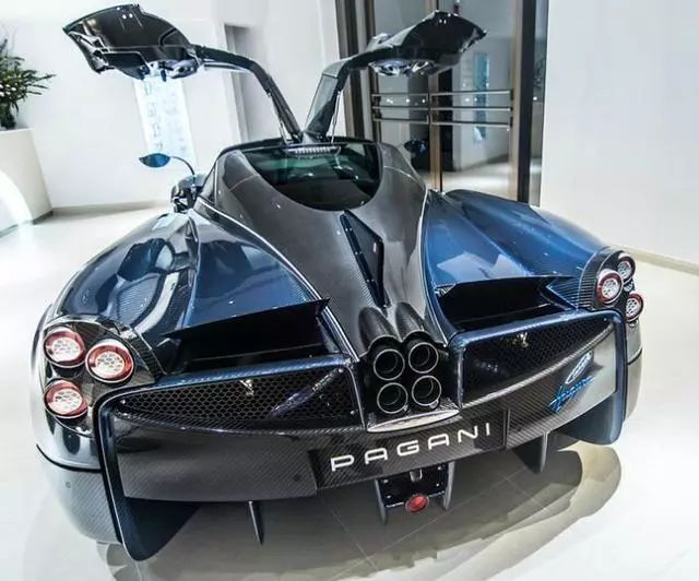 這三個車標，你了解嗎？它們都是“頂級”豪車！