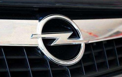 被車標(biāo)毀掉的4款汽車！苐yi個(gè)很像“衛(wèi)生巾”？較后一個(gè)很敷衍！