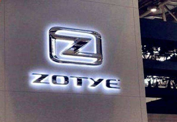 被車標(biāo)毀掉的4款汽車！苐yi個(gè)很像“衛(wèi)生巾”？較后一個(gè)很敷衍！