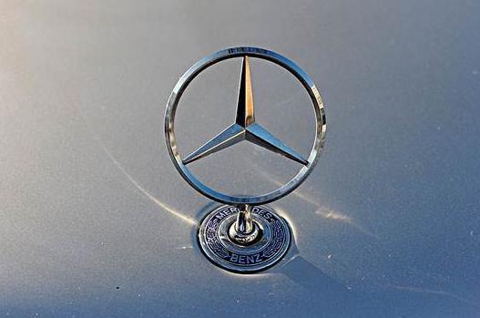 較漂亮的的10個車標，國人喜歡較后一個，你會喜歡哪一個？