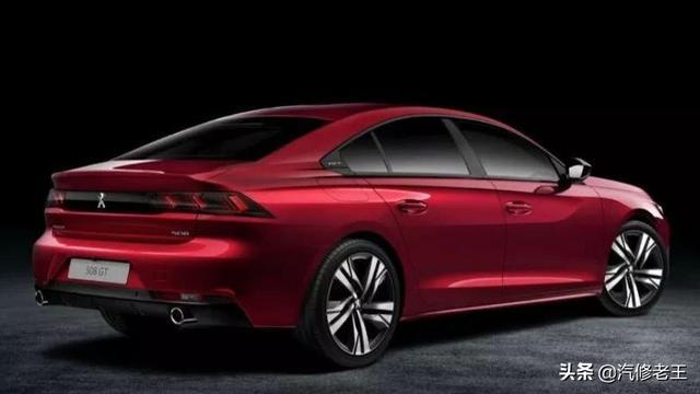 前車標(biāo)上帶數(shù)字，后車標(biāo)下帶字母，法系車終于被逼急了