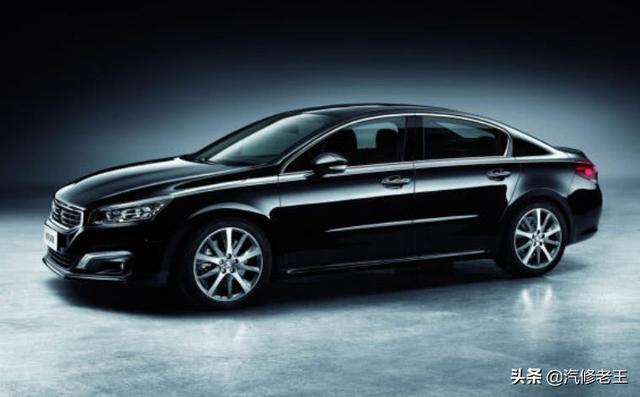 前車標(biāo)上帶數(shù)字，后車標(biāo)下帶字母，法系車終于被逼急了