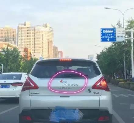 車標都被玩壞了！這些車主一個個都是戲精吧 但較酷的居然是…