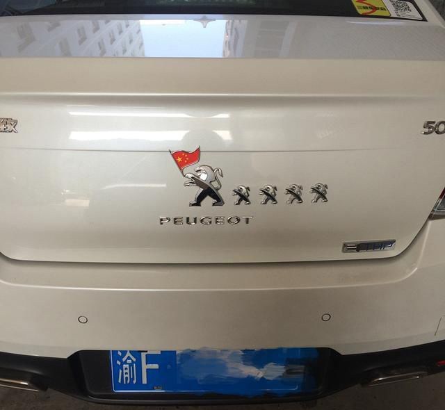 被玩壞的車標(biāo)，圖一我忍了，圖二我再忍，圖四我忍無可忍