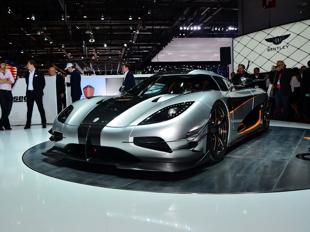 世界9大名車，窮人可能只認識車標了，據說布加迪這款價值半個億