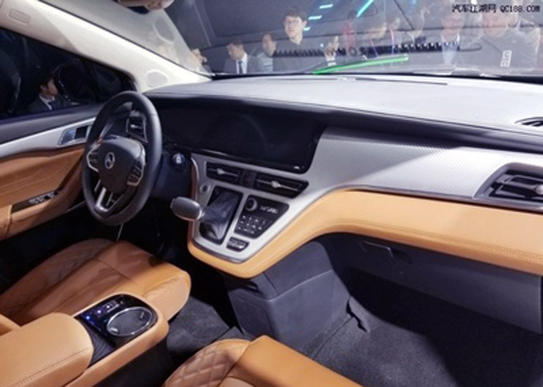 國(guó)產(chǎn)較新MPV神車，車標(biāo)帶一匹馬！看了外觀內(nèi)飾寶駿甘拜下風(fēng)