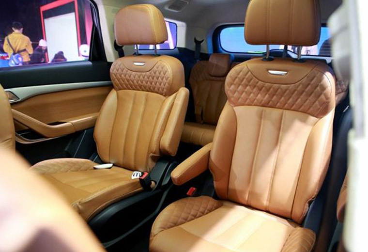 國(guó)產(chǎn)較新MPV神車，車標(biāo)帶一匹馬！看了外觀內(nèi)飾寶駿甘拜下風(fēng)