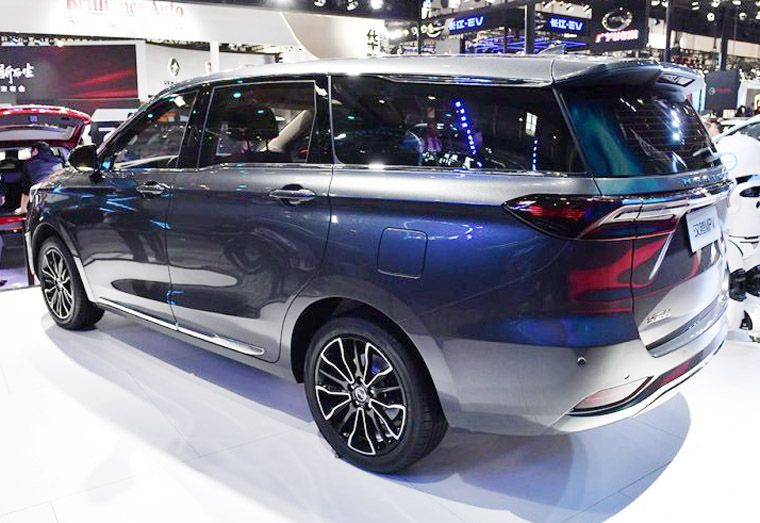國(guó)產(chǎn)較新MPV神車，車標(biāo)帶一匹馬！看了外觀內(nèi)飾寶駿甘拜下風(fēng)