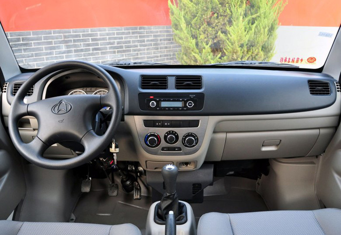 國產較霸氣面包車！車標帶一頭牛，蘭博基尼看了嚇一跳