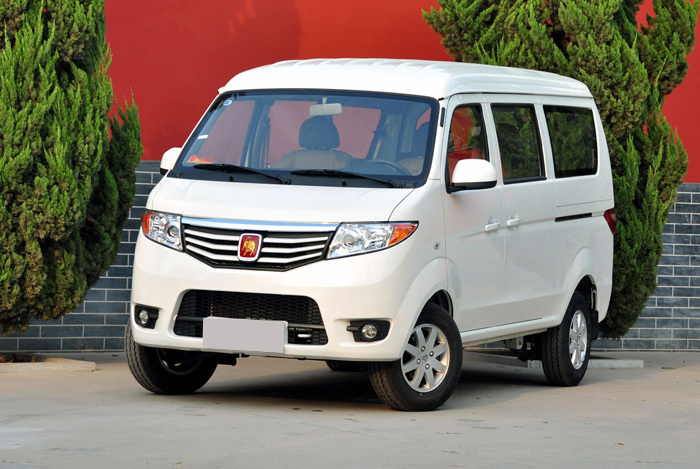 國產較霸氣面包車！車標帶一頭牛，蘭博基尼看了嚇一跳