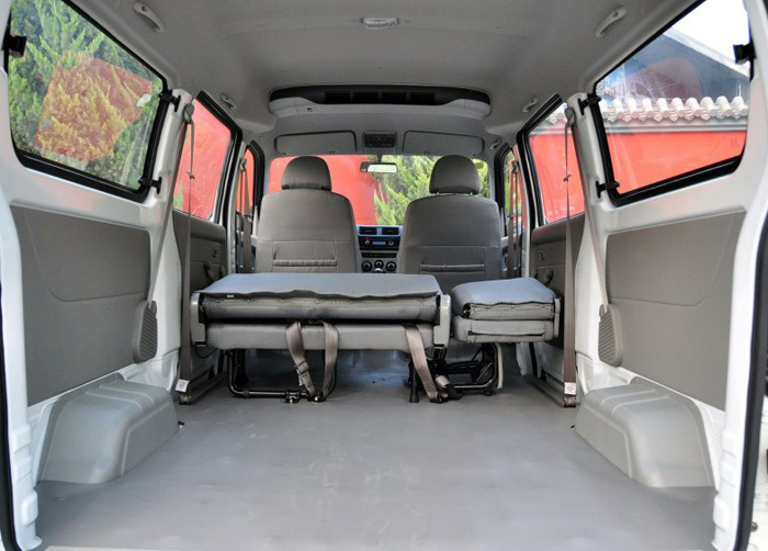 國產較霸氣面包車！車標帶一頭牛，蘭博基尼看了嚇一跳