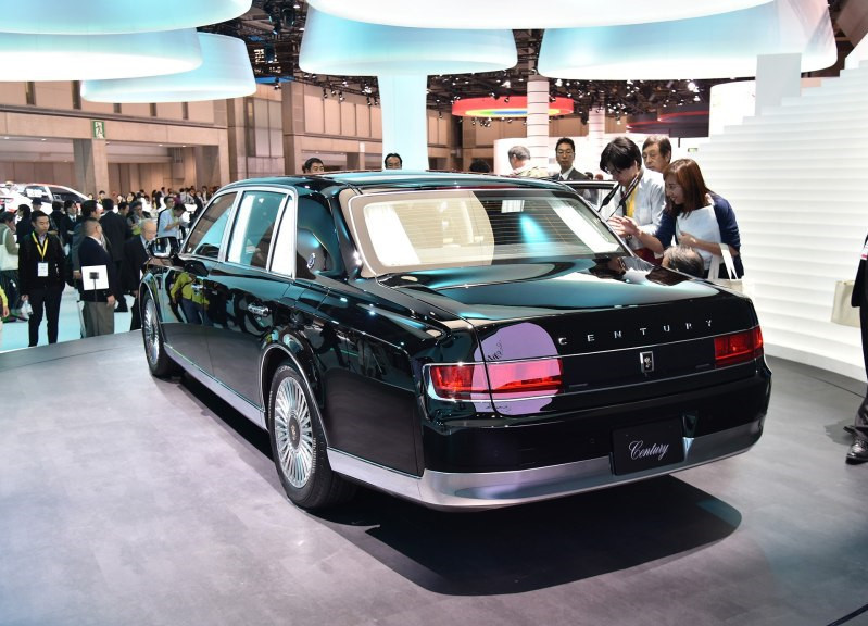 坐這車的都是大佬！車標是鳳凰，配V8發動機，號稱日本勞斯萊斯！