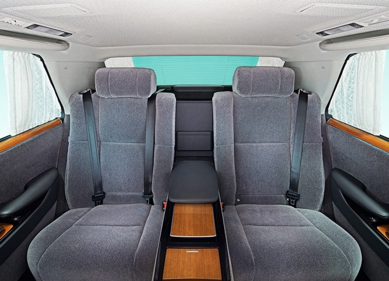 坐這車的都是大佬！車標是鳳凰，配V8發動機，號稱日本勞斯萊斯！