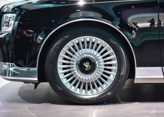 坐這車的都是大佬！車標是鳳