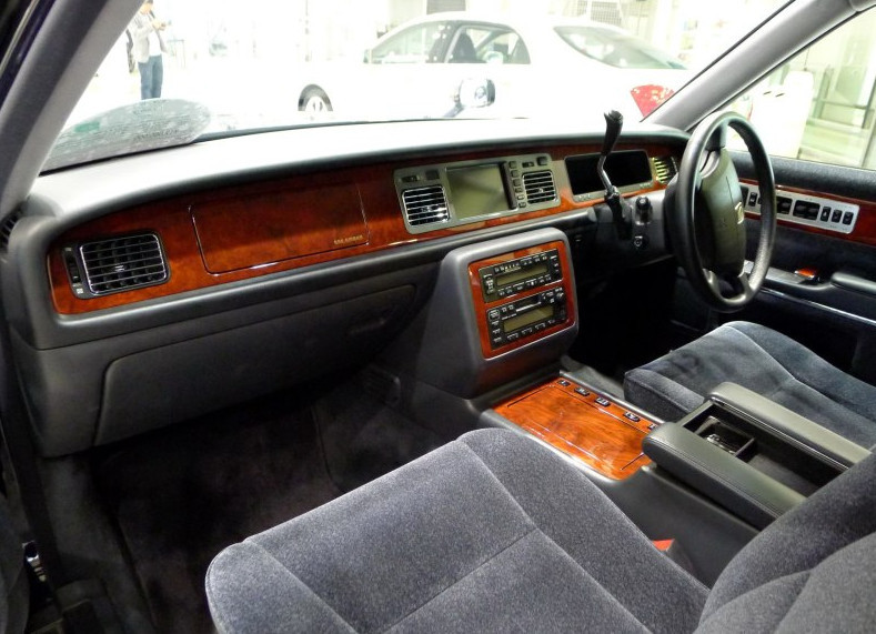 車標(biāo)是只金鳳凰，比勞斯萊斯更尊貴，車長(zhǎng)5.3米只賣75萬(wàn)