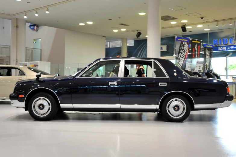 車標(biāo)是只金鳳凰，比勞斯萊斯更尊貴，車長(zhǎng)5.3米只賣75萬(wàn)