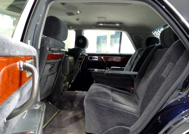 車標(biāo)是只金鳳凰，比勞斯萊斯更尊貴，車長(zhǎng)5.3米只賣75萬(wàn)