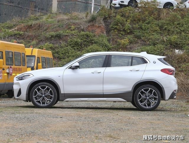 車標(biāo)就值十萬的3款豪華SUV，網(wǎng)友：以后買車要繞著走