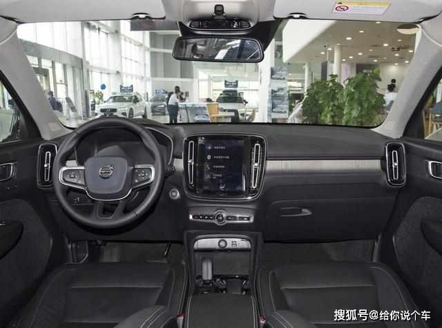 車標(biāo)就值十萬的3款豪華SUV，網(wǎng)友：以后買車要繞著走