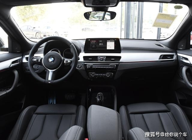 車標(biāo)就值十萬的3款豪華SUV，網(wǎng)友：以后買車要繞著走