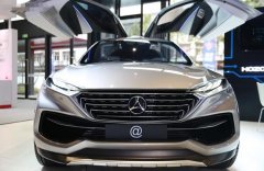 別再調(diào)侃比亞迪車標(biāo)了，這款國產(chǎn)車標(biāo)檔次不輸奔馳