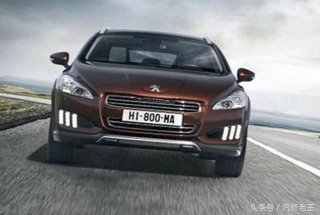 前車標(biāo)上帶數(shù)字，后車標(biāo)下帶字母，法系車終于被逼急了