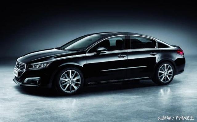 前車標(biāo)上帶數(shù)字，后車標(biāo)下帶字母，法系車終于被逼急了