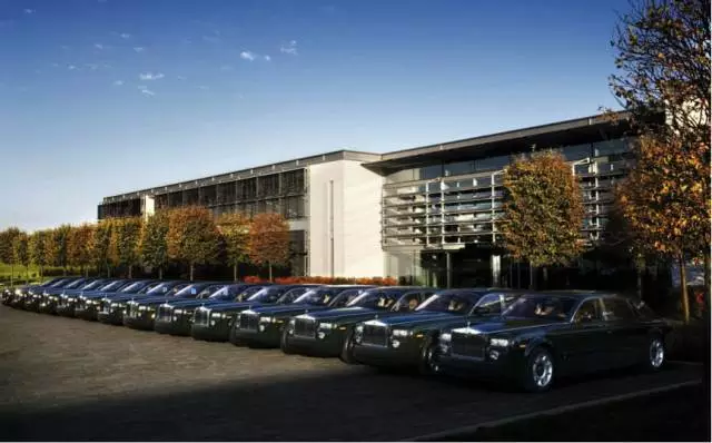 車標就能換寶馬，千萬級的車長啥樣？