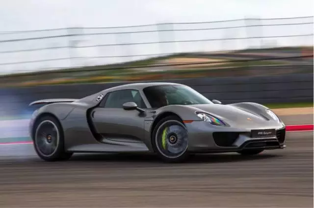 車標就能換寶馬，千萬級的車長啥樣？