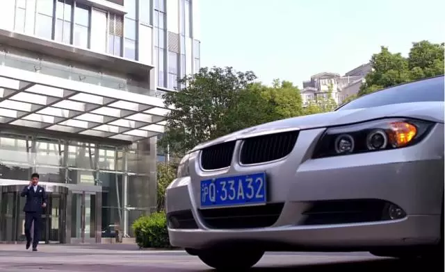 車標就能換寶馬，千萬級的車長啥樣？