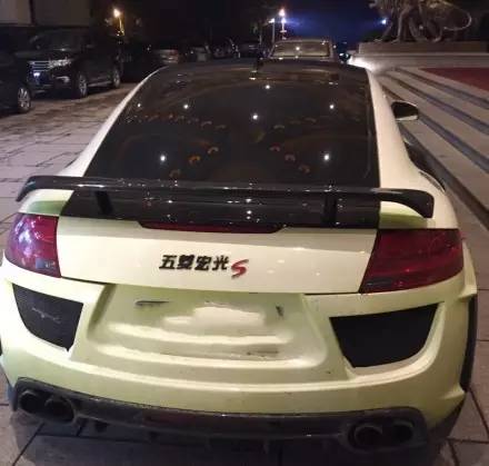 這些被車主“改裝”后的車標讓人看呆了！但較酷的居然不是法拉利和寶馬，而是…