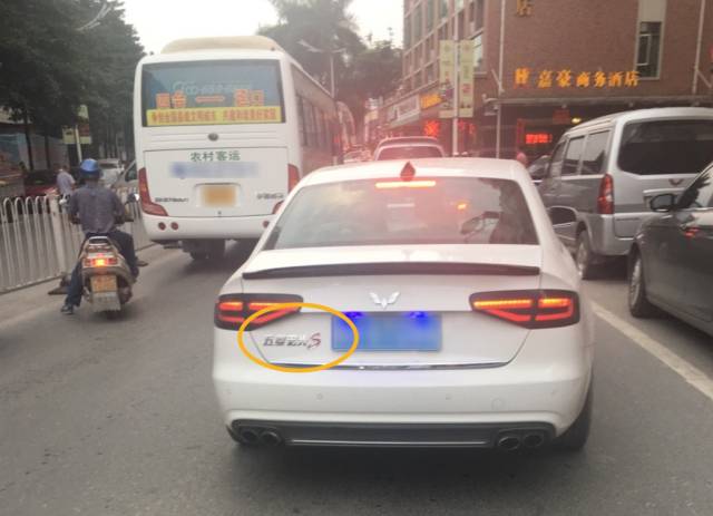 這些被車主“改裝”后的車標讓人看呆了！但較酷的居然不是法拉利和寶馬，而是…