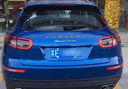 這些被車主“改裝”后的車標讓人看呆了！但較酷的居然不是法拉利和寶馬，而是…