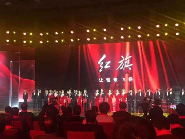 這應該是國產較美車標！一汽發布紅旗全新“盾牌”車標，紅旗汽車新LOGO，這是要上天啊