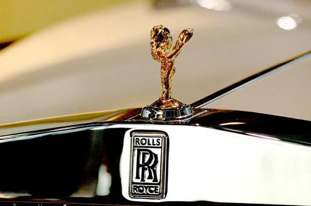 八大經(jīng)典車標(biāo)，邁巴赫較污，大牛竟和拖拉機(jī)是一家